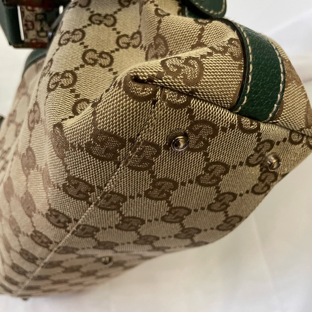 #22. Authentic Gucci canvas shortly line bag - Picture 9 of 16